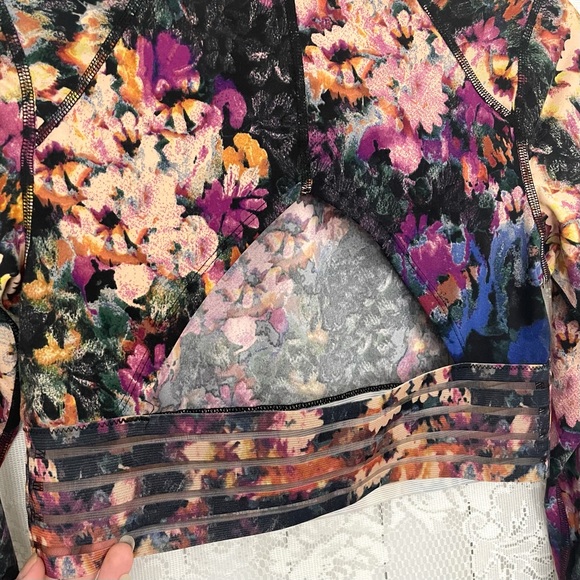 SOLD! Free People Movement Idris Floral Mesh Long Sleeve Crop Top Size Medium - Picture 12 of 12
